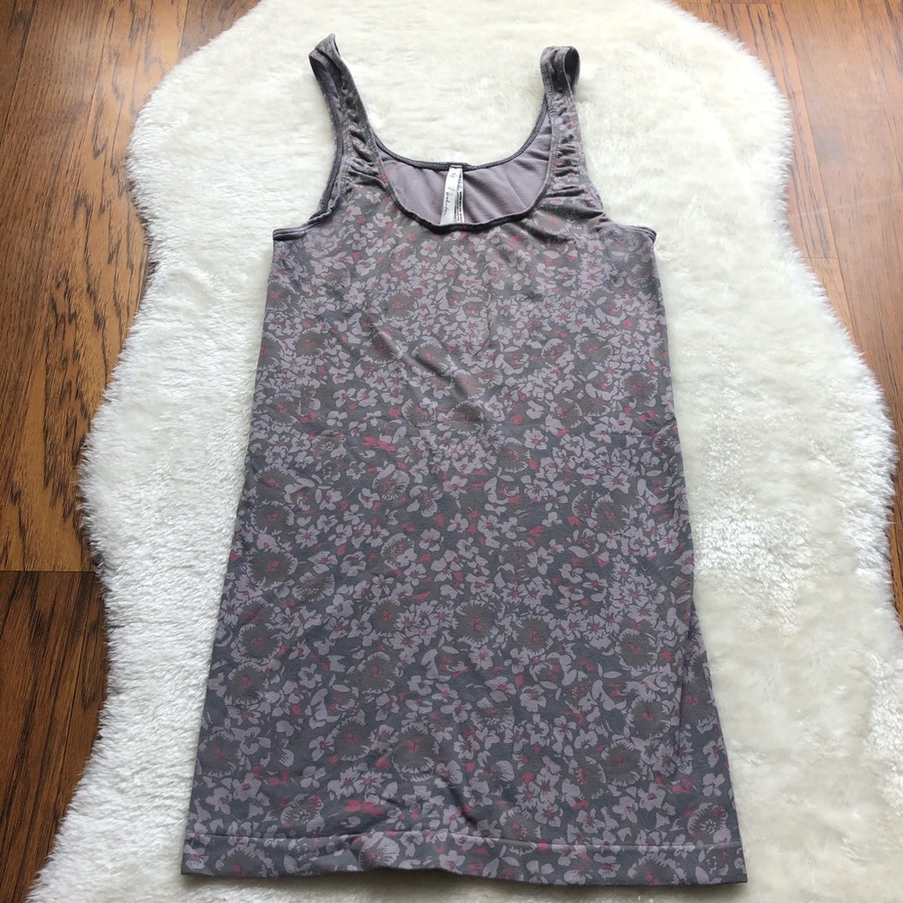 Aritzia T. Babaton floral fitted tank xs